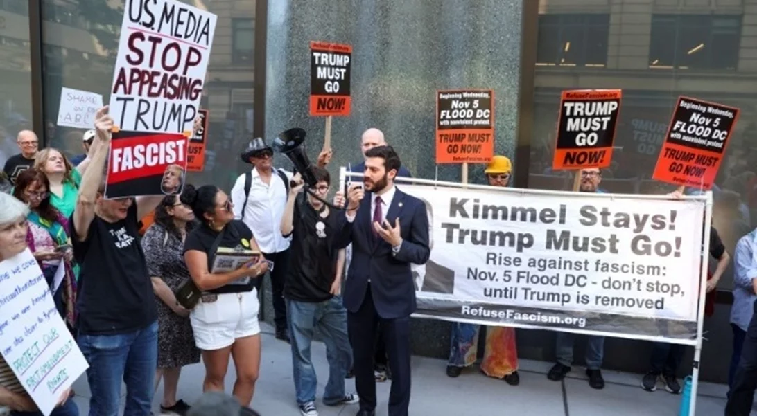 Διαδήλωση σεναριογράφων στη Νέα Υόρκη για την απομάκρυνση του Jimmy Kimmel από το ABC
