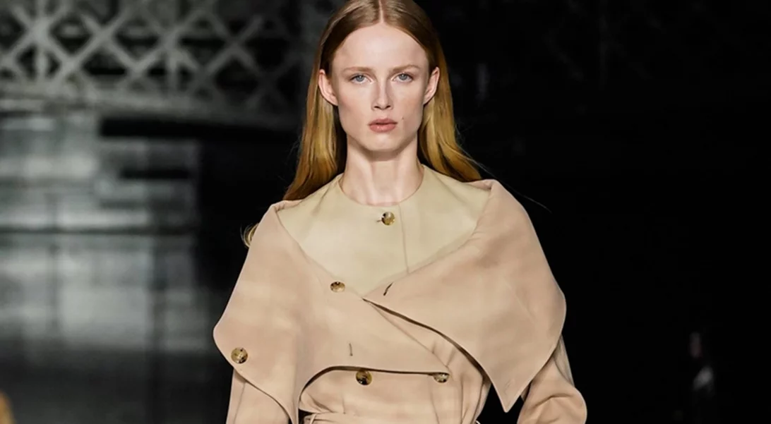 Πώς θα φορέσεις την καμπαρντίνα σου σαν μία πραγματική ιέρεια του στιλ