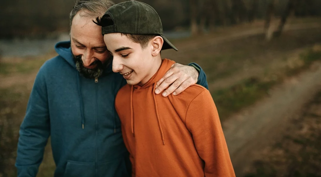 Ο Θάνος Ασκητής εξηγεί γιατί από τα 6 έως 16 έτη "ο γονιός πρέπει να είναι πολύ κοντά με το παιδί"