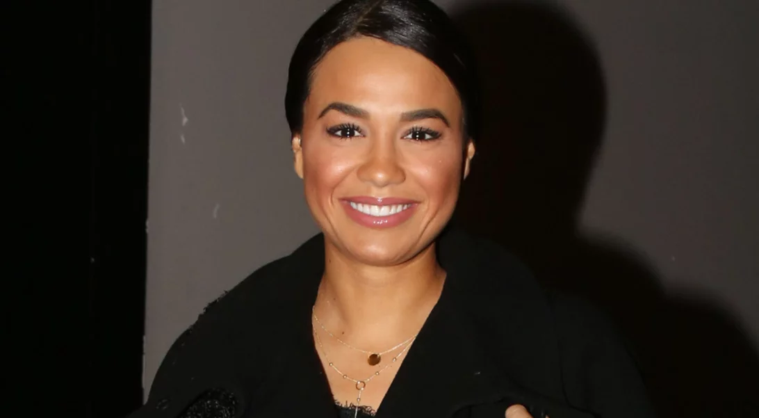 Πηνελόπη Πλάκα | Στο σπίτι της για την απόλυτη χριστουγεννιάτικη βραδιά