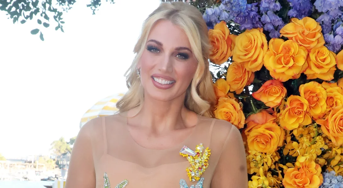 Κωνσταντίνα Σπυροπούλου | Τι φόρεσαν οι διάσημες καλεσμένες στη βάφτιση του γιου της