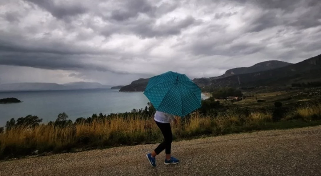 Ο καιρός σήμερα: Βροχές και καταιγίδες στο μεγαλύτερο μέρος της χώρας - Η θερμοκρασία θα φτάσει τους 34 βαθμούς