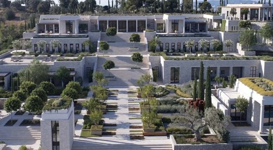 Amanzoe | Aυτό είναι το "ιδιωτικό νησί" όπου γυρίστηκε το Glass Onion