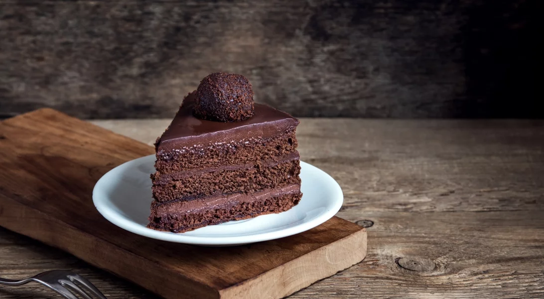 Το υπερ-σοκολατένιο και full θρεπτικό κέικ που θες να δοκιμάσεις | Χωρίς ζάχαρη, με γιαούρτι και αλεύρι ολικής