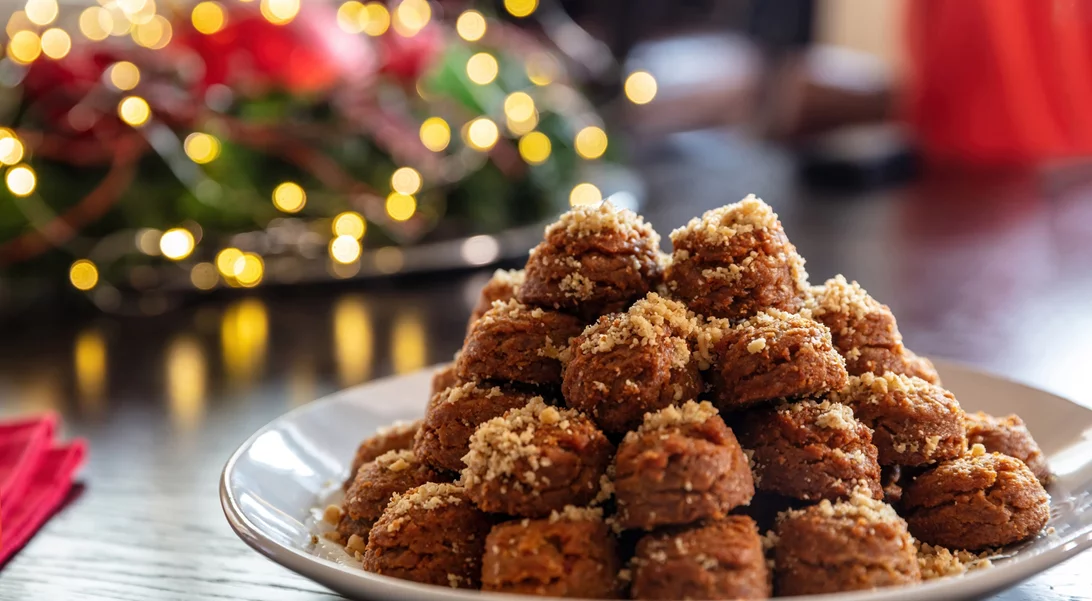 Φέτος θα φτιάξεις τα τέλεια μελομακάρονα | Τα 5 μυστικά της Αργυρώς Μπαρμπαρίγου που χρειάζεται να ξέρεις
