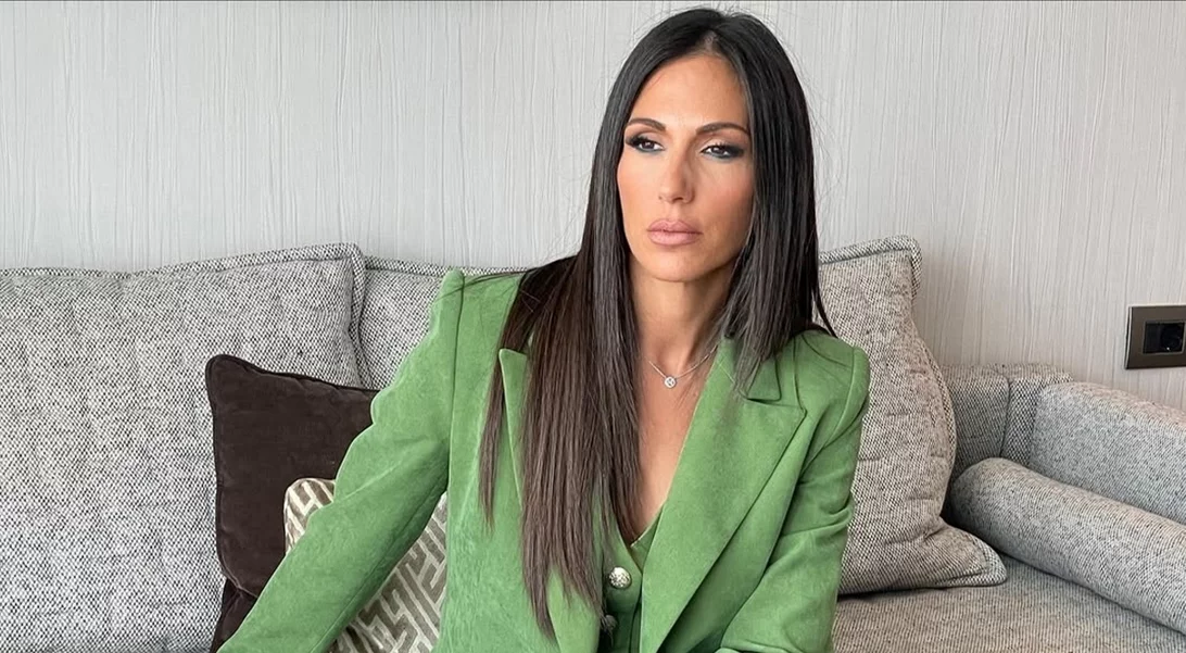 "Κάνουμε κουβέντα για το πόσο μάνα η νοικοκυρά είναι μια γυναίκα" | Η Ανθή Βούλγαρη μας λέει το αυτονόητο