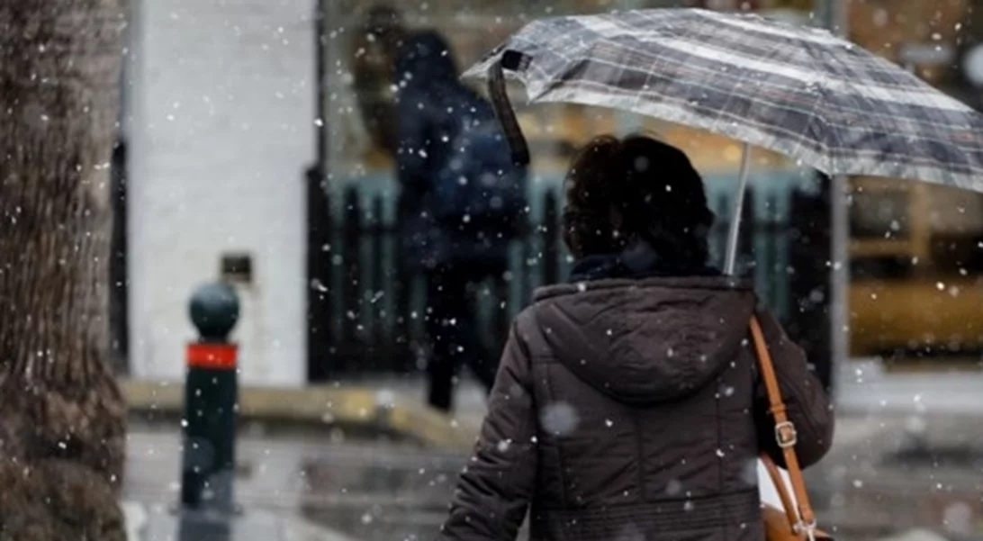 Καιρός | Πλησιάζουν οι ψυχρές αέριες μάζες – Έρχεται πτώση της θερμοκρασίας έως και 10 βαθμούς, χιόνια και στην Αττική