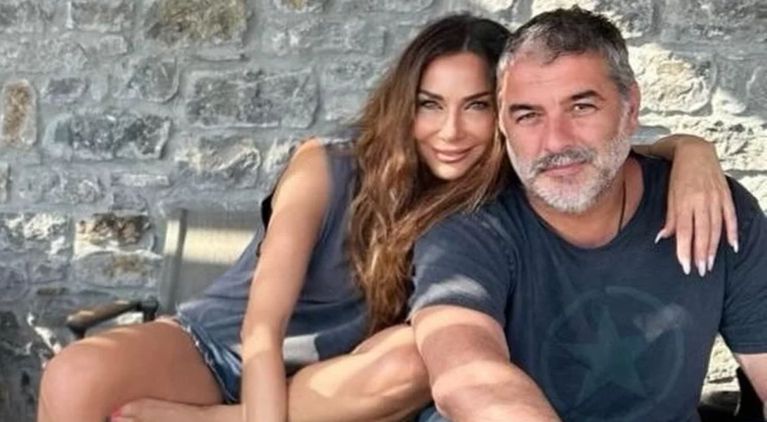 Δέσποινα Βανδή - Βασίλης Μπισμπίκης | Σε παραδοσιακό καφενείο του Ρεθύμνου για ρακές και καλό φαγητό