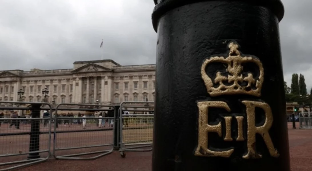 Απογοητευμένοι οι τουρίστες στο Μπάκιγχαμ από τη ψεύτικη διαφήμιση που δημιουργήθηκε μέσω Τεχνητής Νοημοσύνης