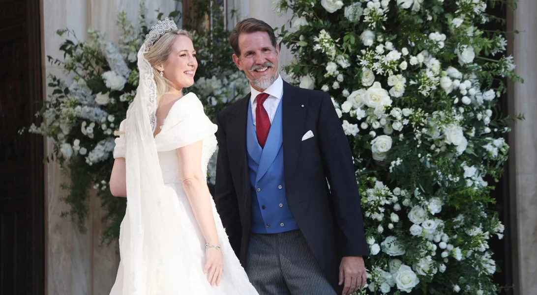 Θεοδώρα – Matthew Kumar | Το ρομαντικό νυφικό, ο στολισμός και οι γαλαζοαίματοι καλεσμένοι