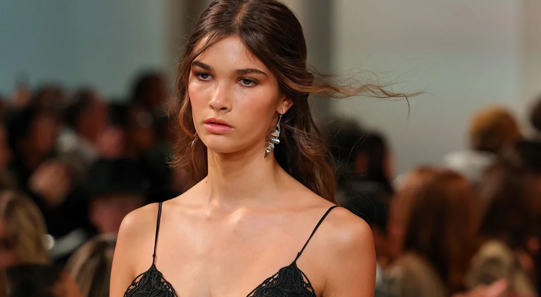 Fragrance is the new skincare | Γιατί το άρωμα είναι πλέον η νέα beauty εμμονή της γενιάς μας