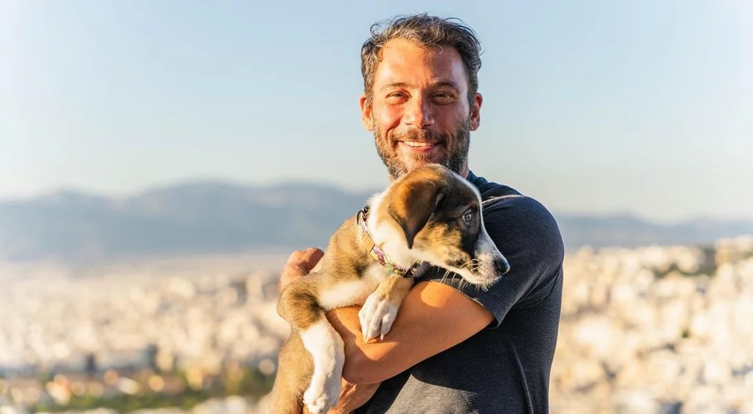 Αντίνοος Αλμπάνης | Τι φτιάχνει τη διάθεση στον γοητευτικό ηθοποιό;