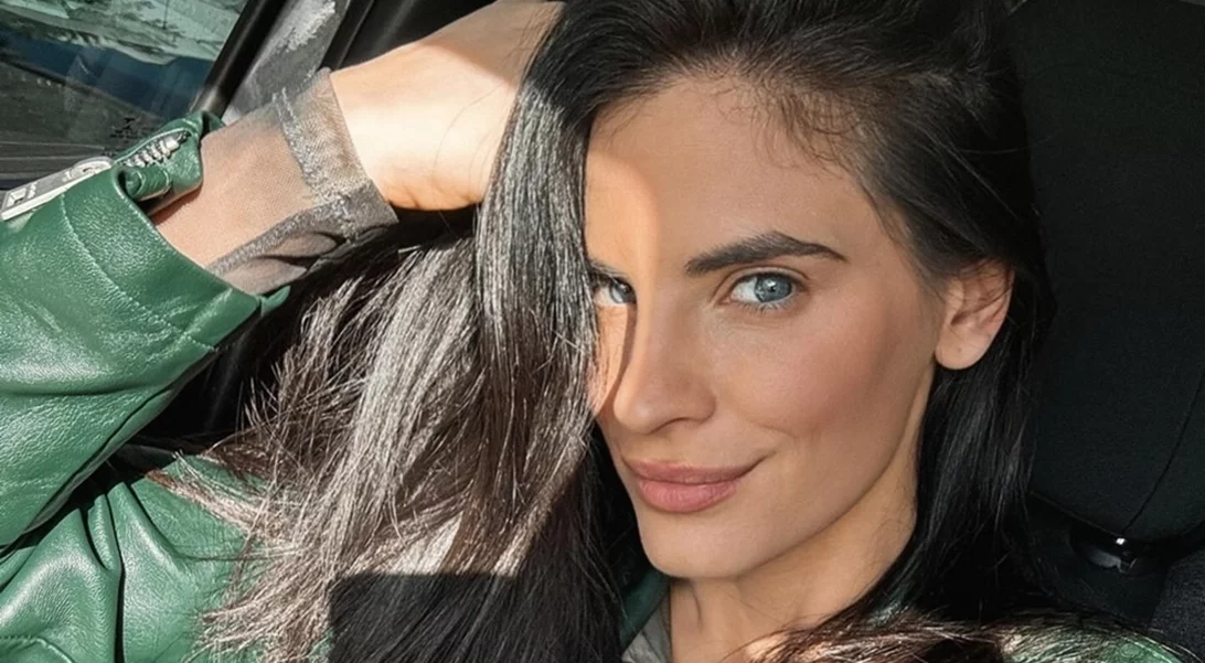 Χριστίνα Μπόμπα | Η βραδινή ρουτίνα με τις δίδυμες κόρες της, Αριάνα και Φιλίππα στην κουζίνα