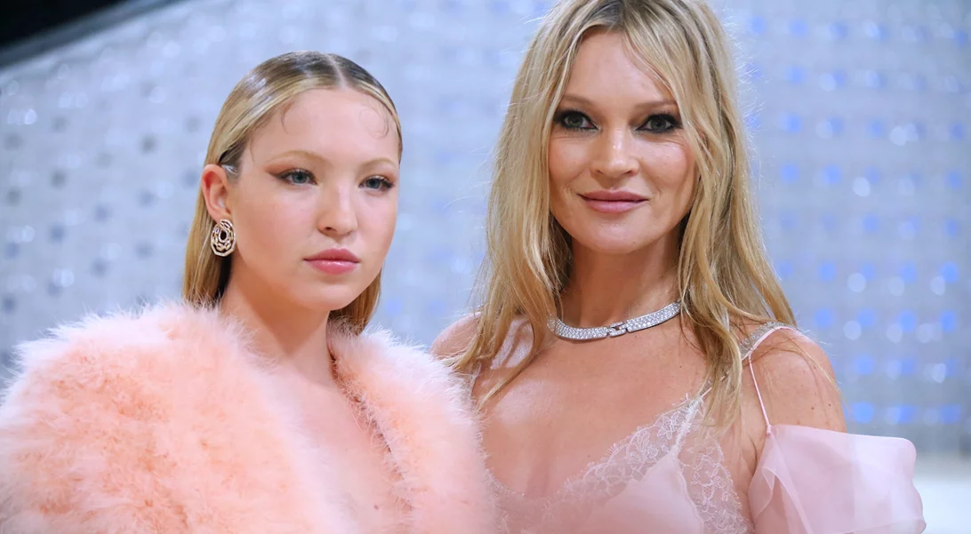 Kate Moss | | Με την κόρη της, Lila στο fashion show του Dior στο Παρίσι