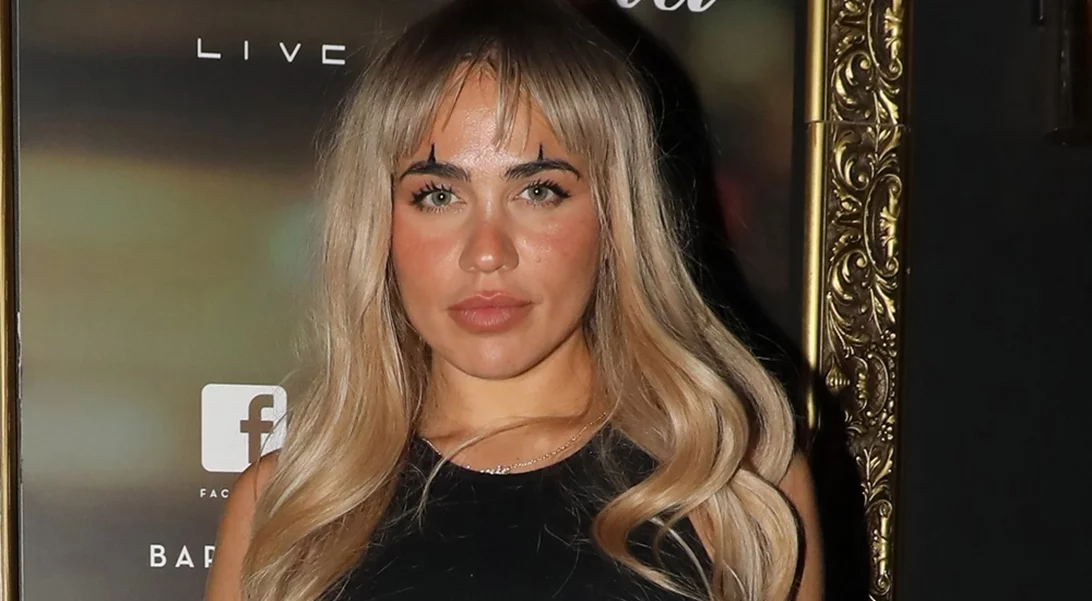 Κόνι Μεταξά | Στόλισε τέσσερα χριστουγεννιάτικα δέντρα