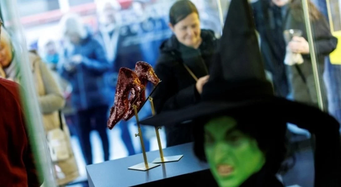 Το εμβληματικό καπέλο της Κακιάς Μάγισσας του Οζ βγαίνει σε δημοπρασία