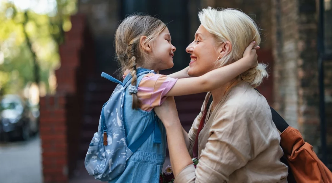 Πώς θα βοήθησεις το μικρό παιδί να σου μιλήσει για τη μέρα του στο σχολείο