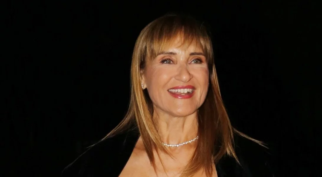 Στην καλά εξοπλισμένη κουζίνα της Μάρας Ζαχαρέα | Τα λευκά έπιπλα και το αγαπημένο της "μαμαδίστικο" φαγητό