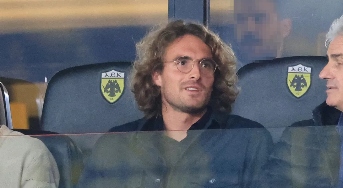 Στέφανος Τσιτσιπάς | Η οικογενειακή έξοδος στο γήπεδο μετά την αφαίρεση του διπλώματός του