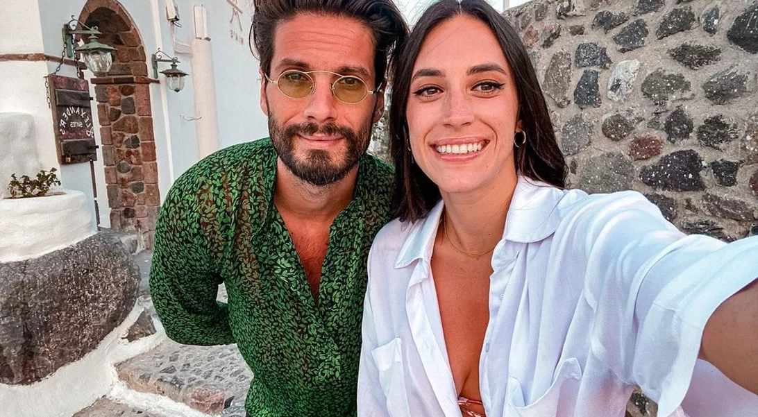 Γιώργος Καράβας - Ραφαέλα Ψαρρού | Η φωτογραφία με το καυτό φιλί στο στόμα από τις καλοκαιρινές τους διακοπές