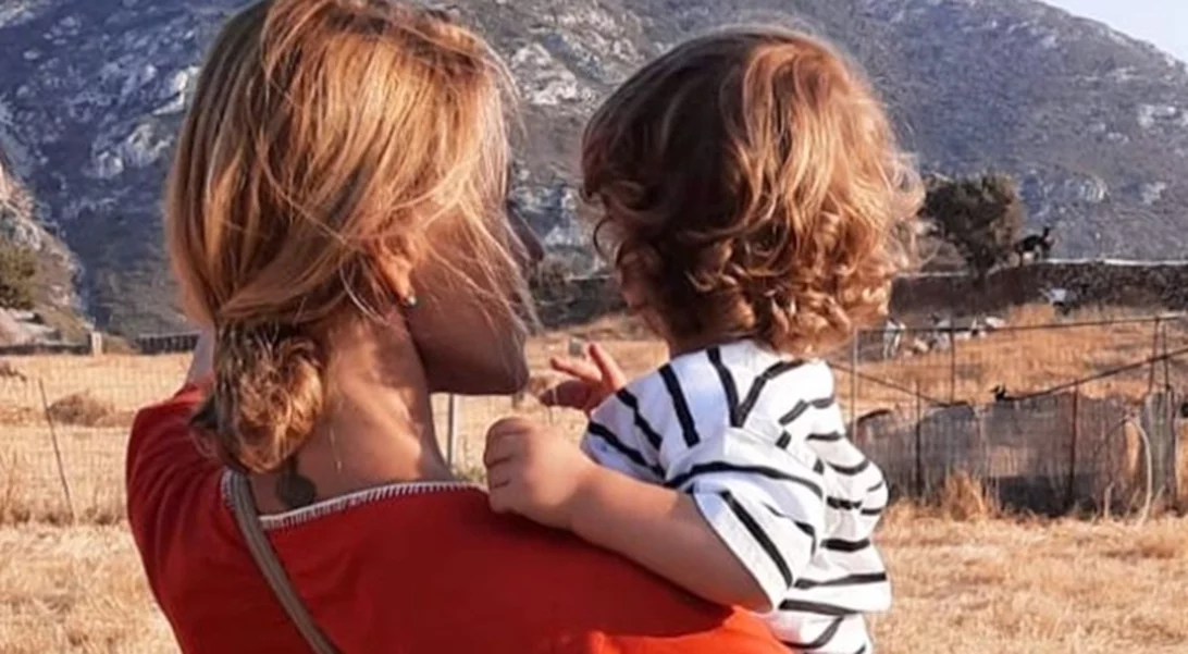 Παναγιώτης - Αντώνιος Κικίλιας | Η Τζένη Μπαλατσινού φωτογραφίζει τον μικρό της γιο στο Παιδικό Μουσείο