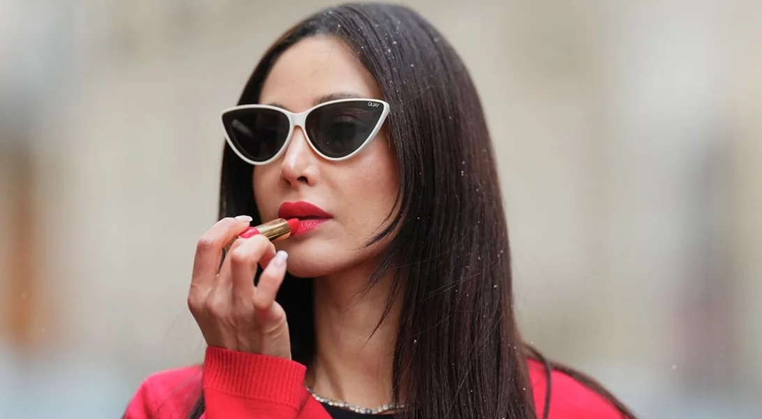 Αυτό το πανεύκολο χτένισμα θα σε σώσει τις μέρες που δεν έχεις λούσει τα μαλλιά σου