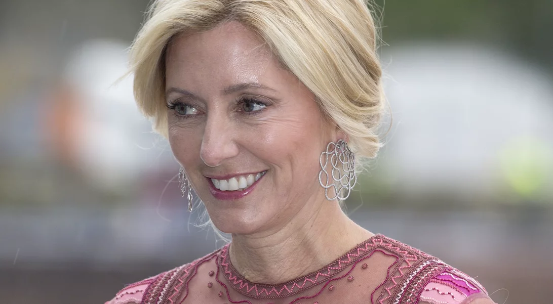 Μαρί Σαντάλ | Business chic στη Μαδρίτη με κοστούμι στο χρώμα της άμμου