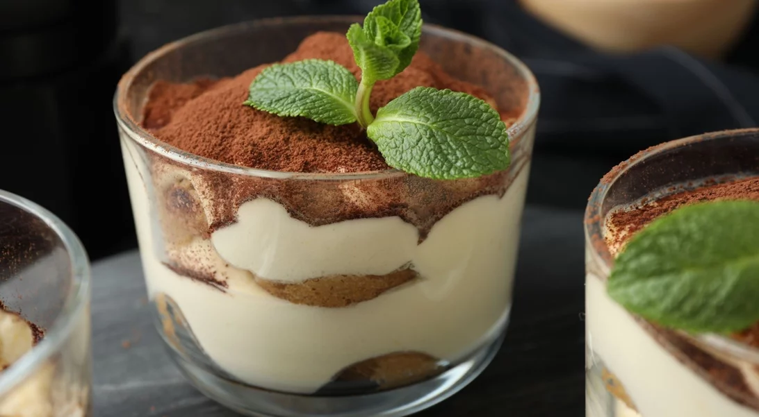 Το viral τιραμισού με γιαούρτι- Ελαφρύ με 4 μόλις υλικά