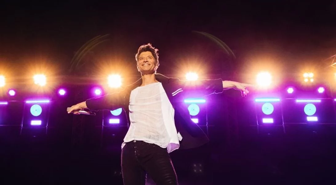 "Moments" με τον Σάκη Ρουβά | Η συναυλία του Έλληνα star στο Κατράκειο