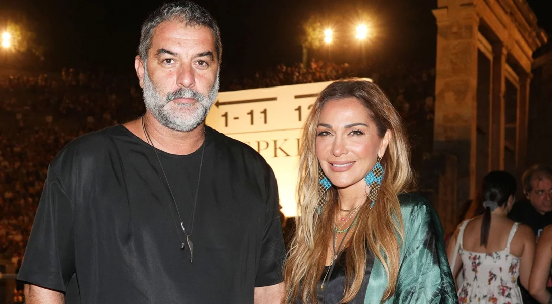 Δέσποινα Βανδή και Βασίλης Μπισμπίκης | Πιασμένοι χέρι- χέρι και χαμογελαστοί στη βραδινή τους έξοδο