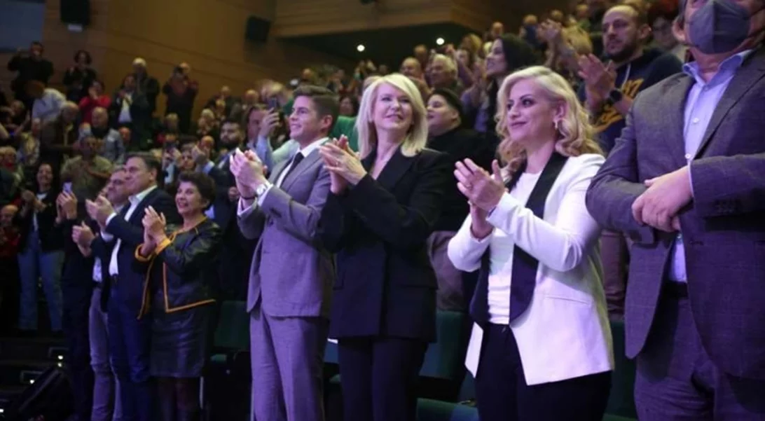 Κίνημα Δημοκρατίας | Ένα κόμμα ιδεολογικό super market