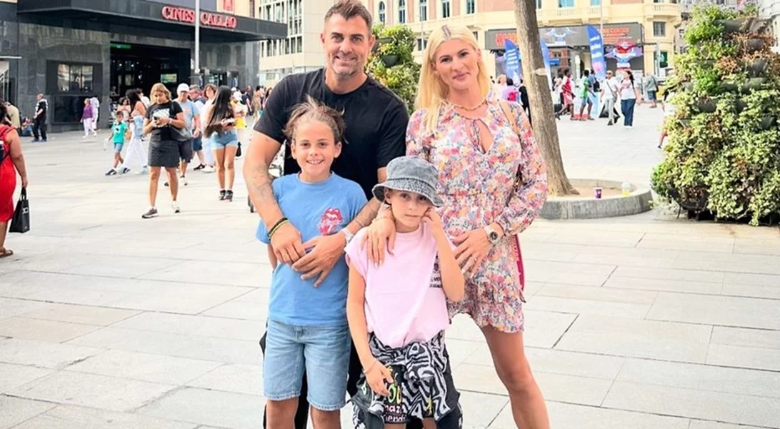 Μαλένα Χανταμπάκη | Με τον μπαμπά της και τη σάκα της στην πλάτη στην πρώτη της μέρα στο σχολείο στην Ισπανία