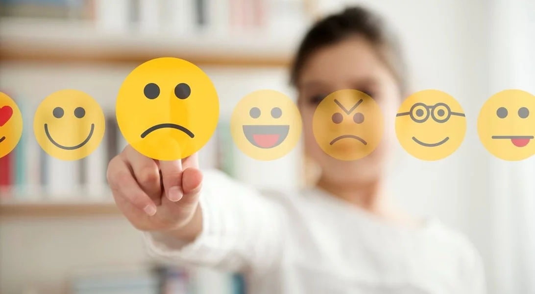 Νέα έρευνα | Οι γονείς-ελικόπτερα ευθύνονται για την αύξηση της παιδικής κατάθλιψης τις τελευταίες δεκαετίες και όχι τα social media