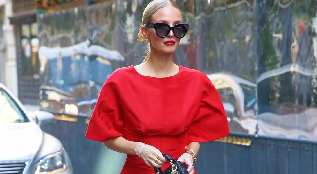 Ο chic χρωματικός συνδυασμός που επιλέγουν οι πιο κομψές fashionistas για την άνοιξη