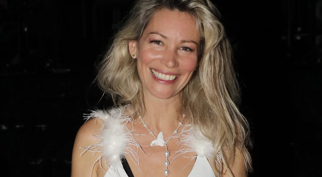 Άριελ Κωνσταντινίδη | Το παραμυθένιο δέντρο που διάλεξε για τα πρώτα Χριστούγεννα με την κόρη της