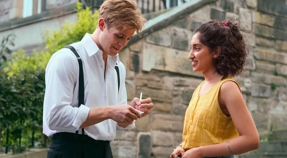 Ambika Mod | Ο παράξενος τρόπος που κοιμάται η πρωταγωνίστρια του One Day