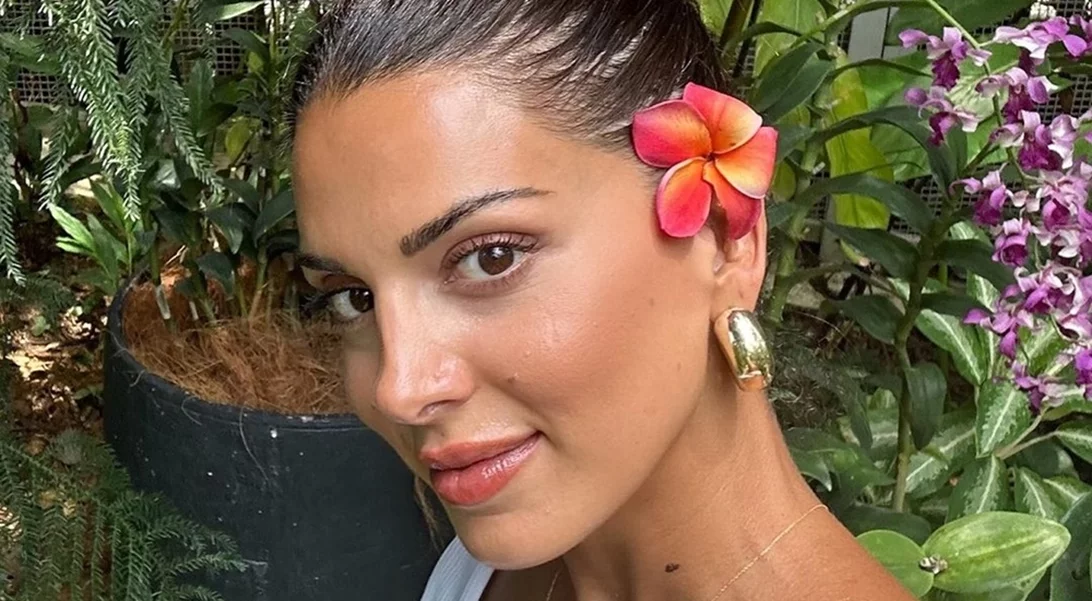 Σταματίνα Τσιμτσιλή | Η Σιγκαπούρη της πηγαίνει πολύ – Με μαύρο μπικίνι και παρεό