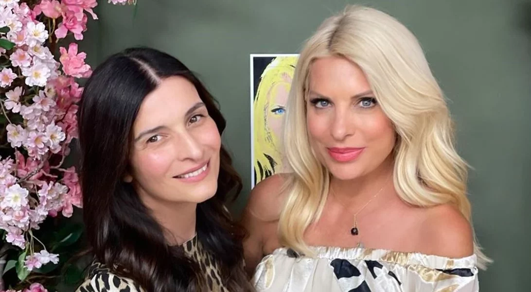 Αντιγόνη Κουλουκάκου | Η μαμά της ταΐζει τον νεογέννητο γιο της στα παρασκήνια της εκπομπής "Ελένη"