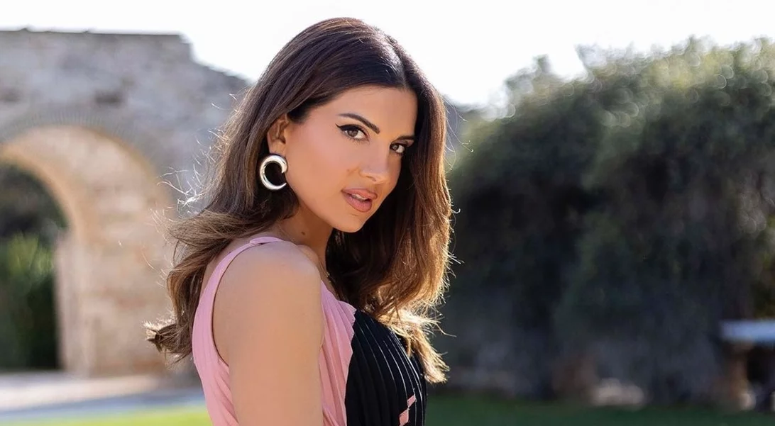 Σταματίνα Τσιμτσιλή | Αγκαλιές με τον γιο της στο κέντρο της Αθήνας (φωτό)