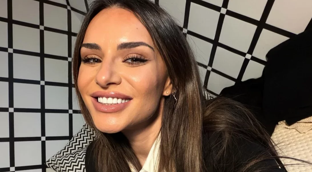 Ελένη Τσολάκη | Η σπάνια φωτογραφία από το 2016 και το γλυκό φιλί στον σύζυγό της, Παύλο Πετρουλάκη