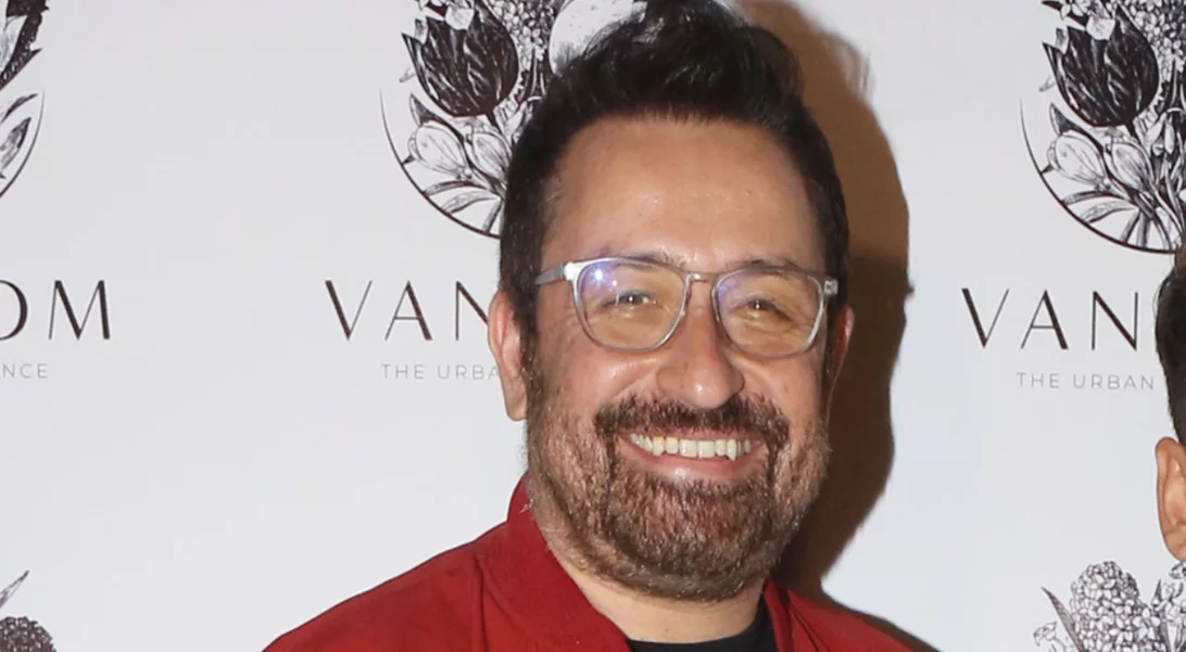 Θέμης Γεωργαντάς | Σπάνια πλάνα από το εργένικο σπίτι του