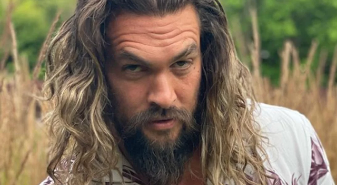 O Jason Momoa θρηνεί τους... χαμένους του κοιλιακούς