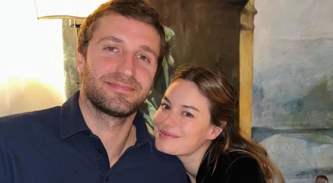 Ο Τεό Νιάρχος είχε γενέθλια | Οι τρυφερές φωτογραφίες που δημοσίευσε η κοπέλα του, Camille Rowe