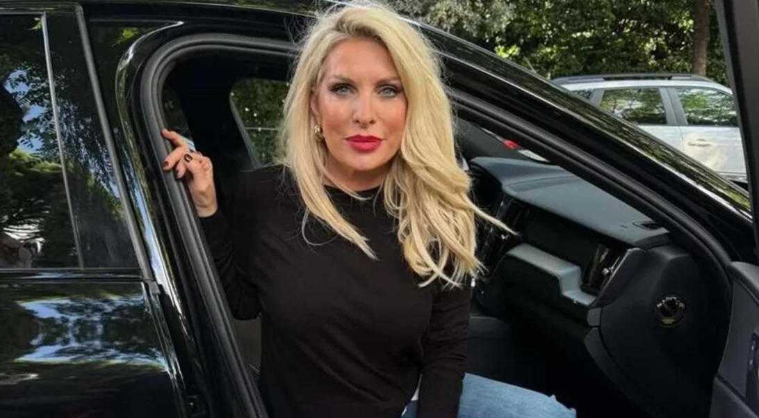 Ελένη Μενεγάκη | Υιοθέτησε το '90s trend στο μακιγιάζ χειλιών που χαρίζει το πιο σαρκώδες εφέ