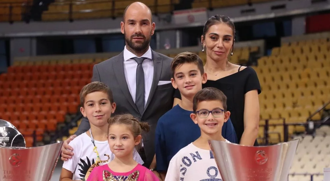 Η κόρη του Βασίλη Σπανούλη και της Ολυμπίας Χοψονίδου θέλει να ασχοληθεί με το μπάσκετ | Το πολύ γλυκό βίντεο στο Ιnstagram