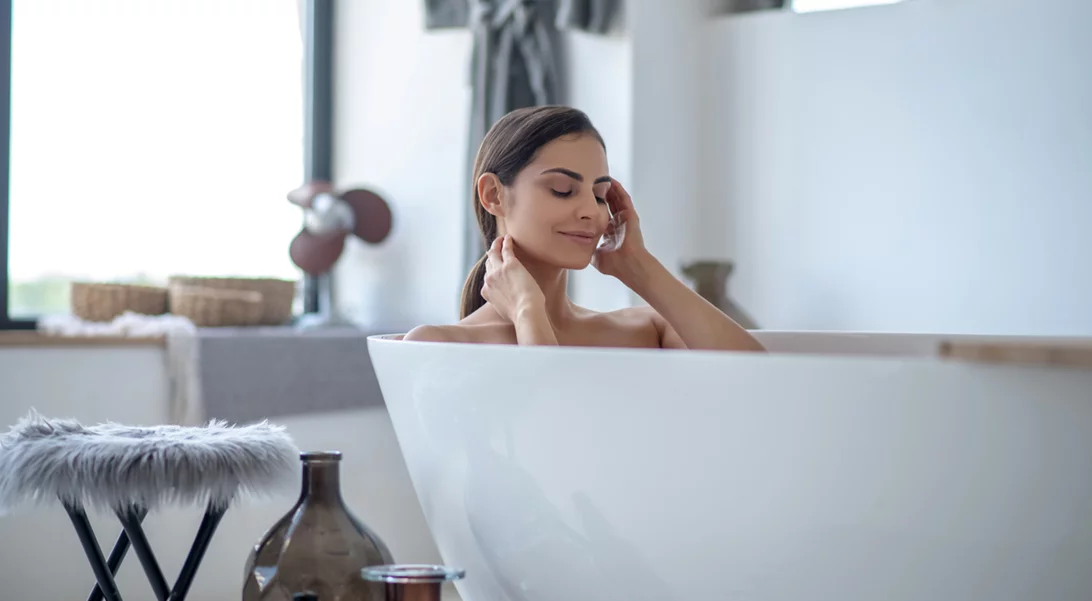 Πώς να χαλαρώσεις στο μπάνιο σου μετά από μια εξαντλητική ημέρα