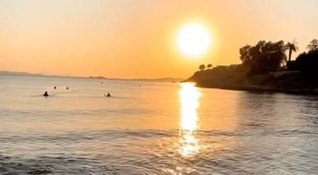 Δείτε την τέλεια παραλία με άμμο στην Αττική