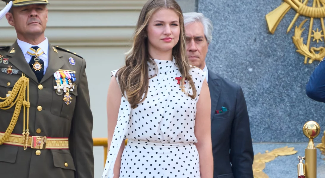 Η πριγκίπισσα Leonor της Ισπανίας σε δημόσια εμφάνιση της με ένα stylish φόρεμα από την H&M