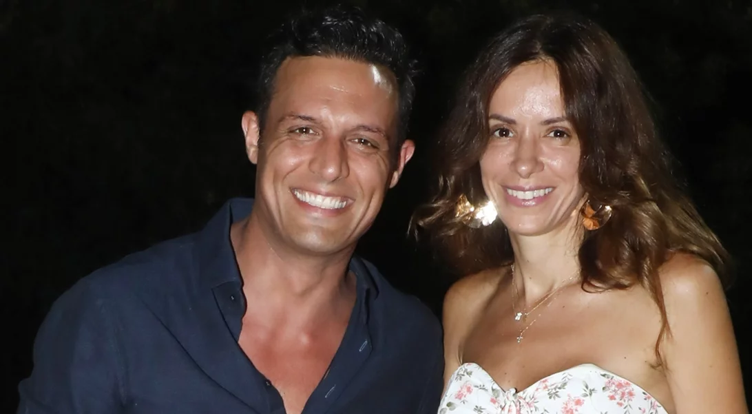 Η Αρετή Θεοχαρίδη σού δείχνει πώς να φορέσεις ένα maxi floral φόρεμα σε βραδινή έξοδο