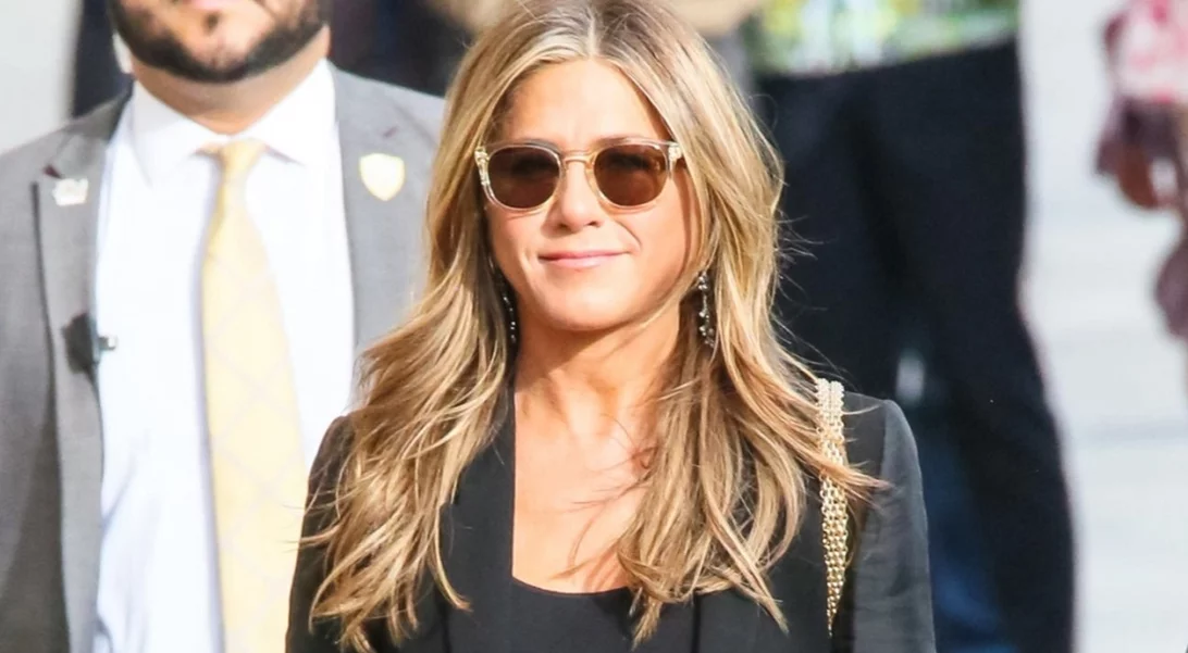 Η Jennifer Aniston αποχαιρετά το 2021 με ένα κολλάζ αδημοσίευτων φωτογραφιών και βίντεο